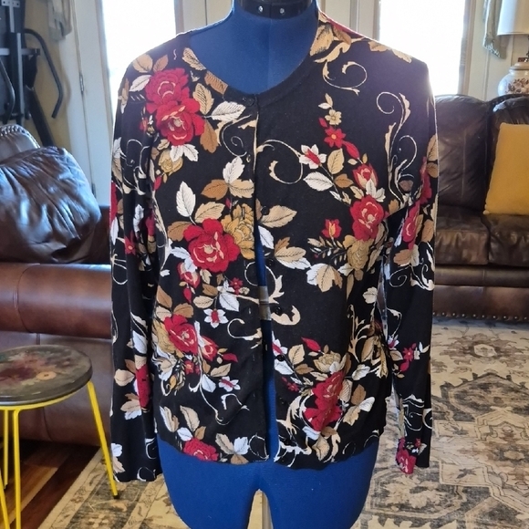 Karen Scott Sweaters - Karen Scott Light Weight Full Button Floral Cardigan/Sweater.(#1668A) Sz.L